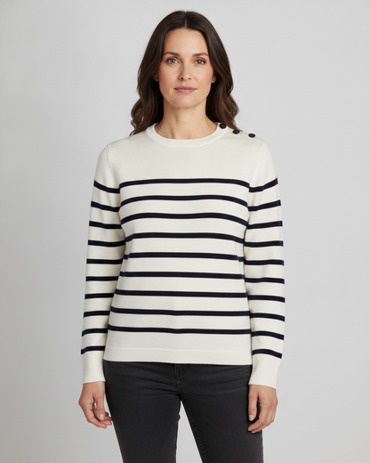 Pull marin femme Navigatrice écru à rayures marine porté