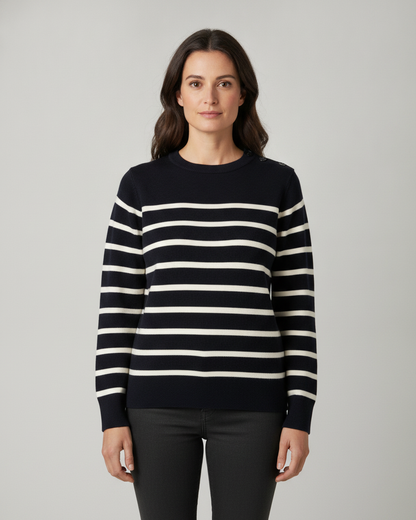 Pull marin femme Navigatrice marine à rayures blanches porté