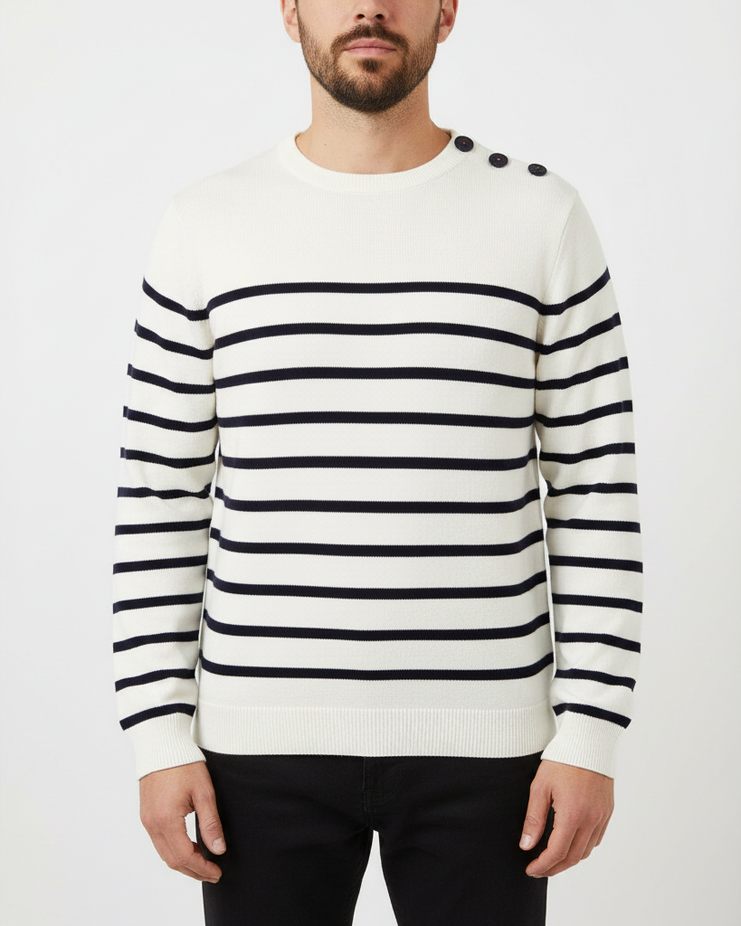 Pull marin homme Navigateur écru à rayures marine porté
